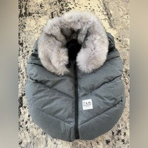 7 AM Enfant Tundra Car Seat Cocoon Cover - Dark Heather Grey - Like New